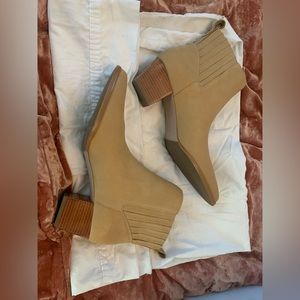 NWOT ABLE Eliza booties